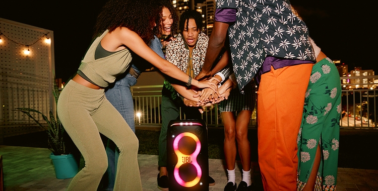 JBL_Partybox_Stage_320_Lifestyle_03_904x560px