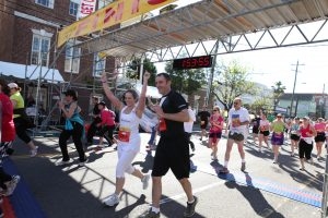 Tina-Andy-Finish-Line-300x200
