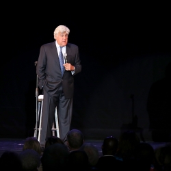 Jay-Leno-Carnival-Vista-1