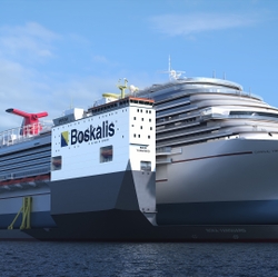 03_BOKA-Vanguard-loaded-with-Carnival-Vista-for-dry-docking_copyright-Boskalis