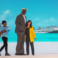 IAAPA-CD-Shaq-94-scaled