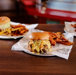 Funderstruck-Nacho-Burger-scaled