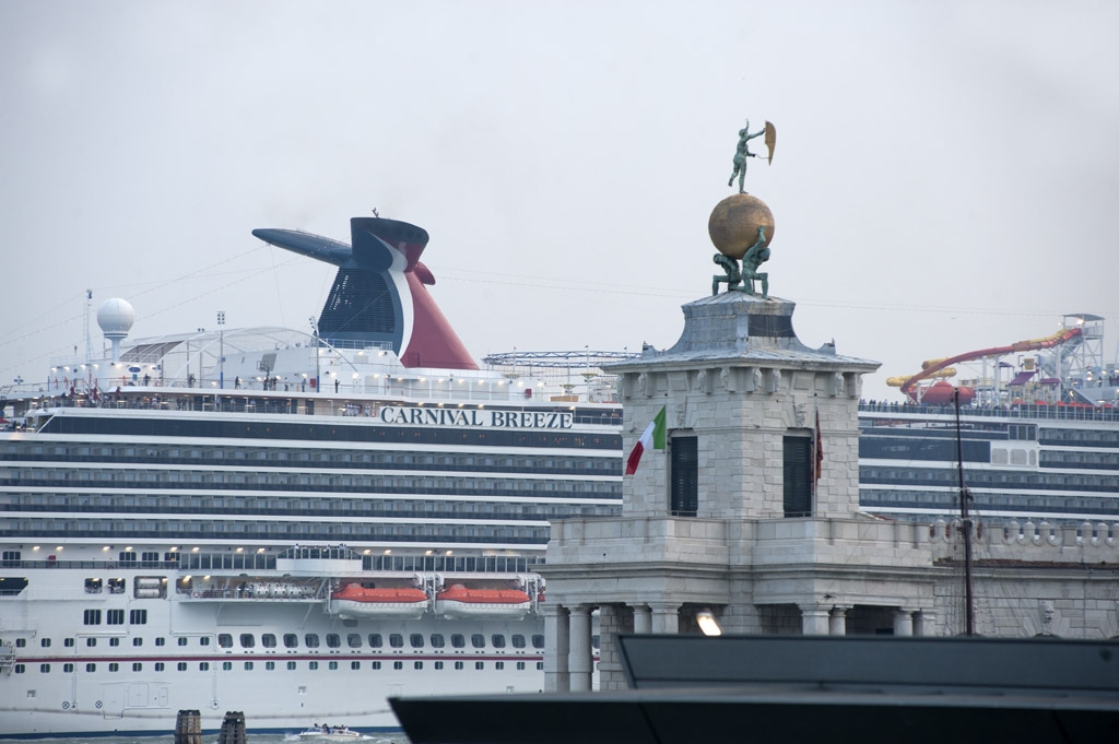 Carnival Breeze arrives in Venice.