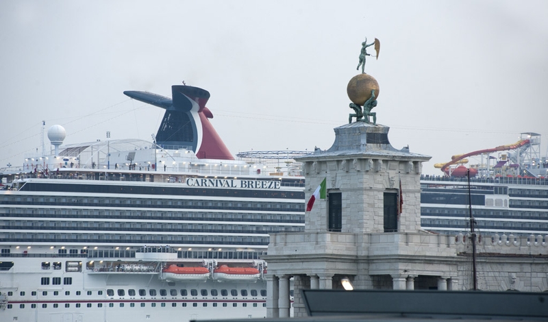 Carnival Breeze arrives in Venice.