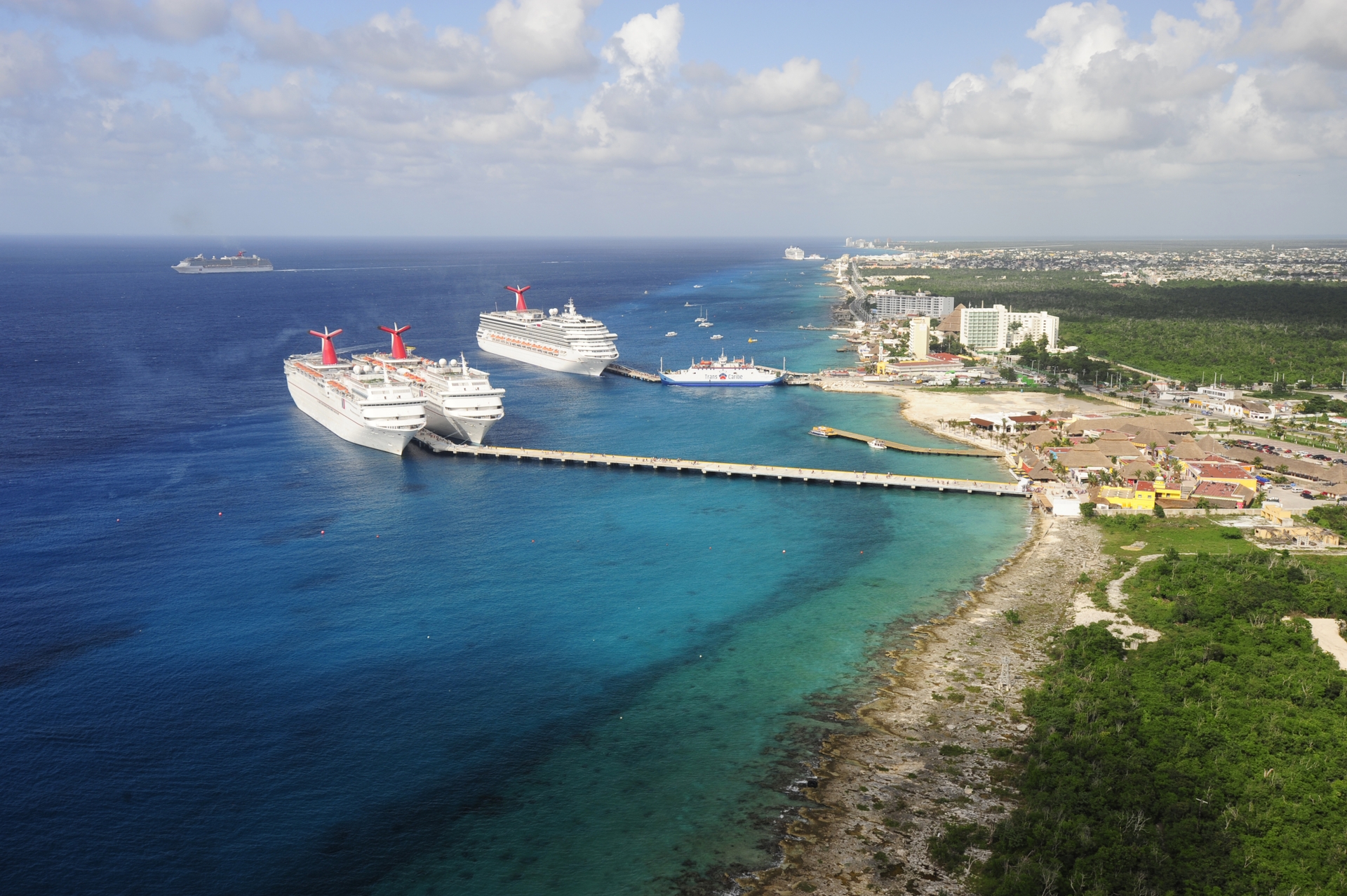 puerta_maya_carnival_ships_101608_RA6854