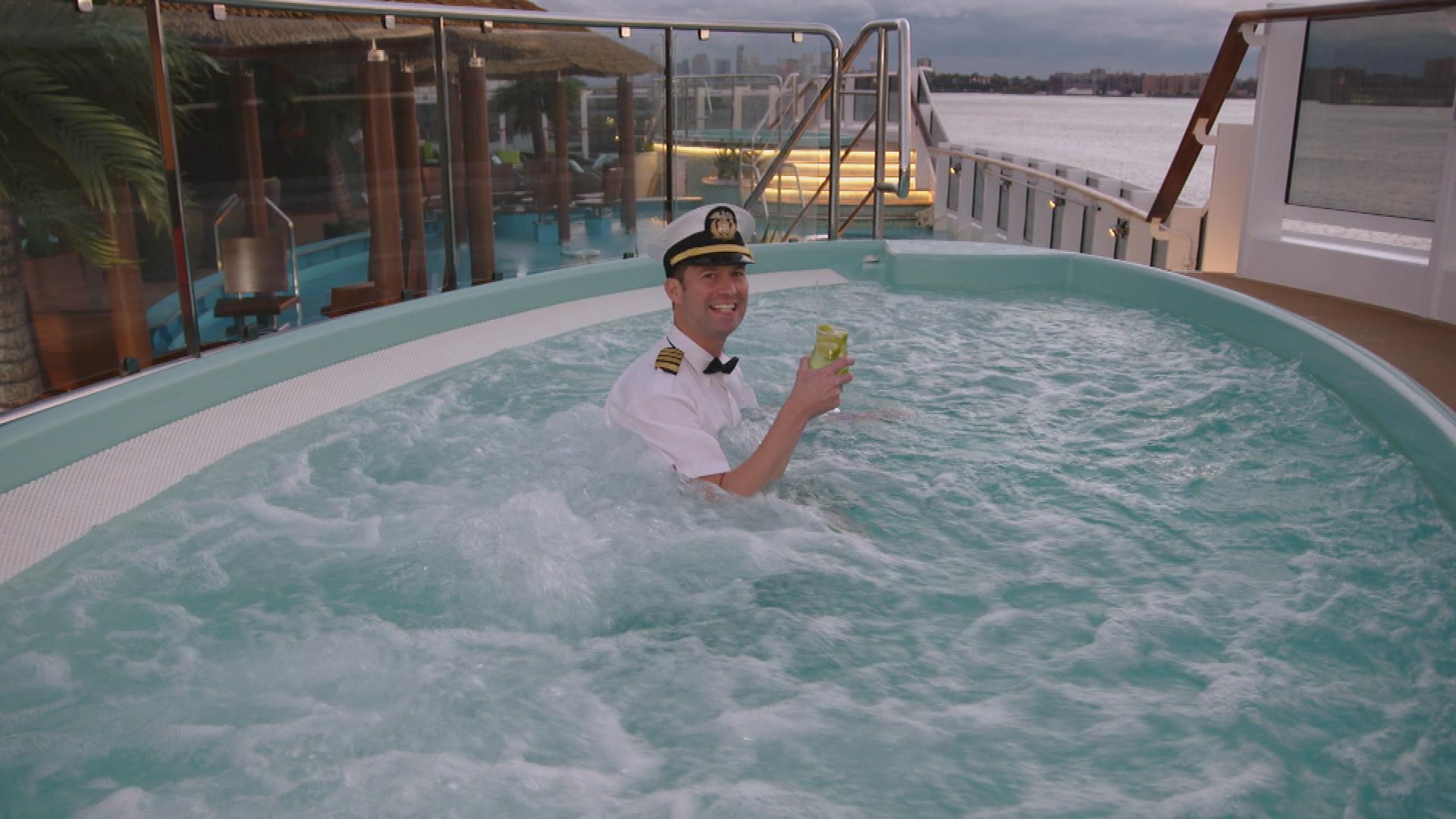 14049_carnival_hottub