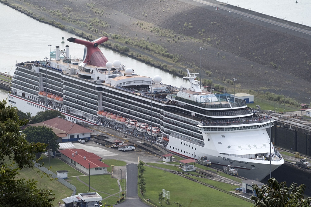 ship_MI_PanamaCanal_20180122_RAD8617