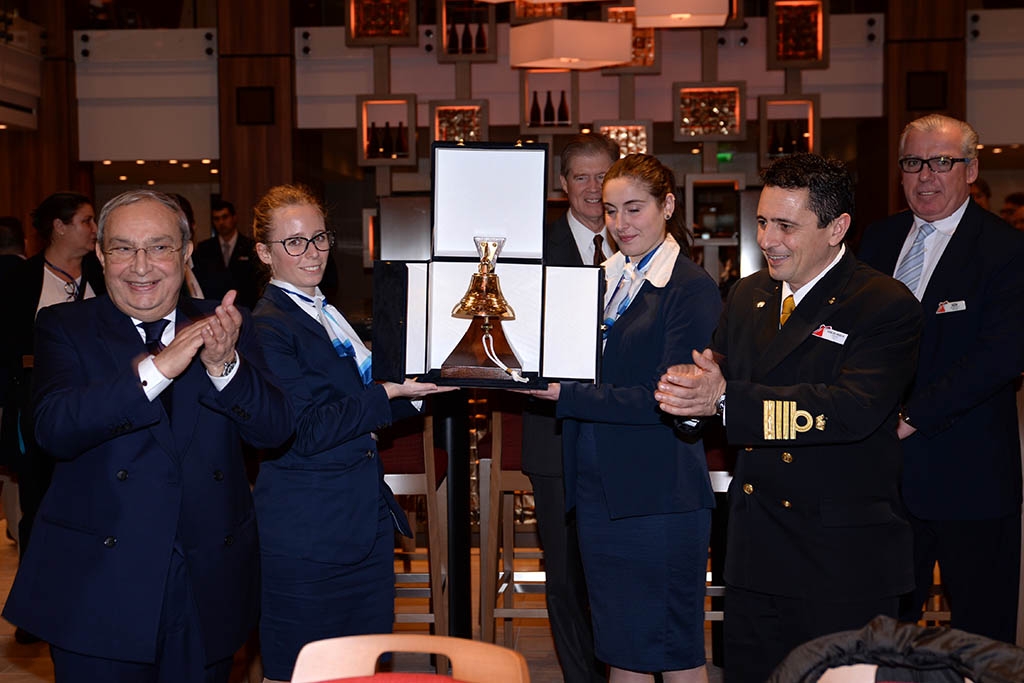 ship_HZ_Ceremony_20130101P15_0023