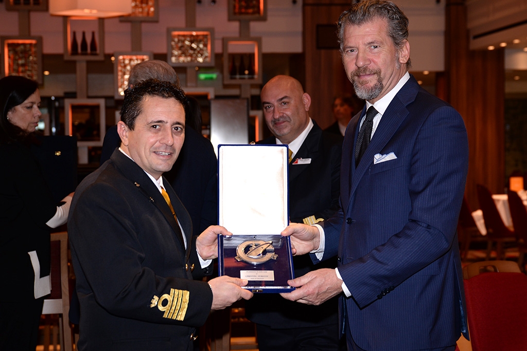 ship_HZ_Ceremony_20130101P15_0052