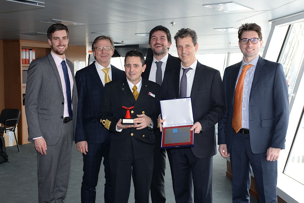 ship_HZ_Ceremony_20130101P15_0064