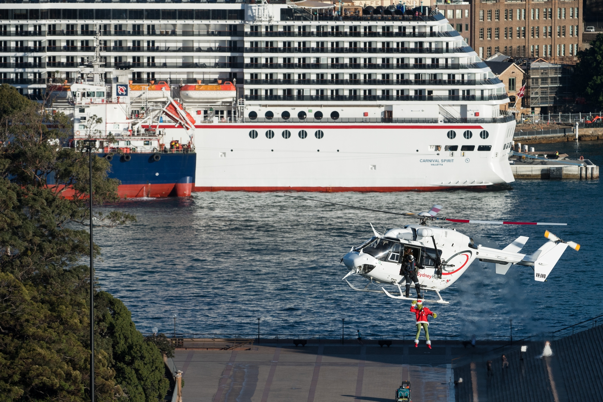 The Grinch on its way to steal the Christmas FUN from Carnival Spirit_4