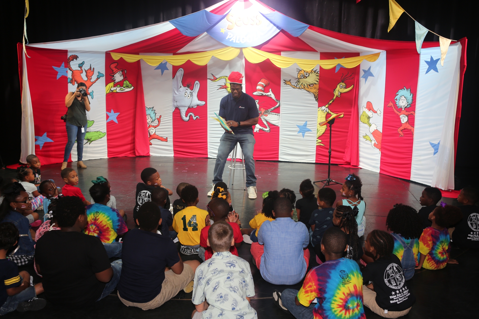 Ben Watson reads Dr. Seuss Book