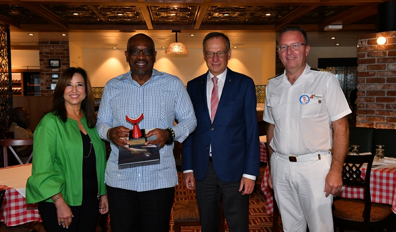 BEST - Christine Duffy; The Bahamas Prime Minister Dr. Hubert Minnis; Carnival Corporation Senior Vice President, Port & Destination Development, Giora Israel; and Mardi Gras Captain Guisa low res