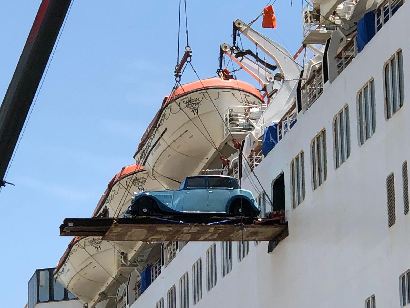 Rolls Royce Saloon Lowered from Carnival Ecstasy