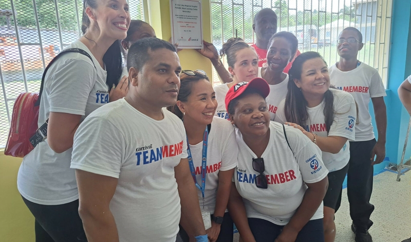 Carnival Horizon team helps in community project