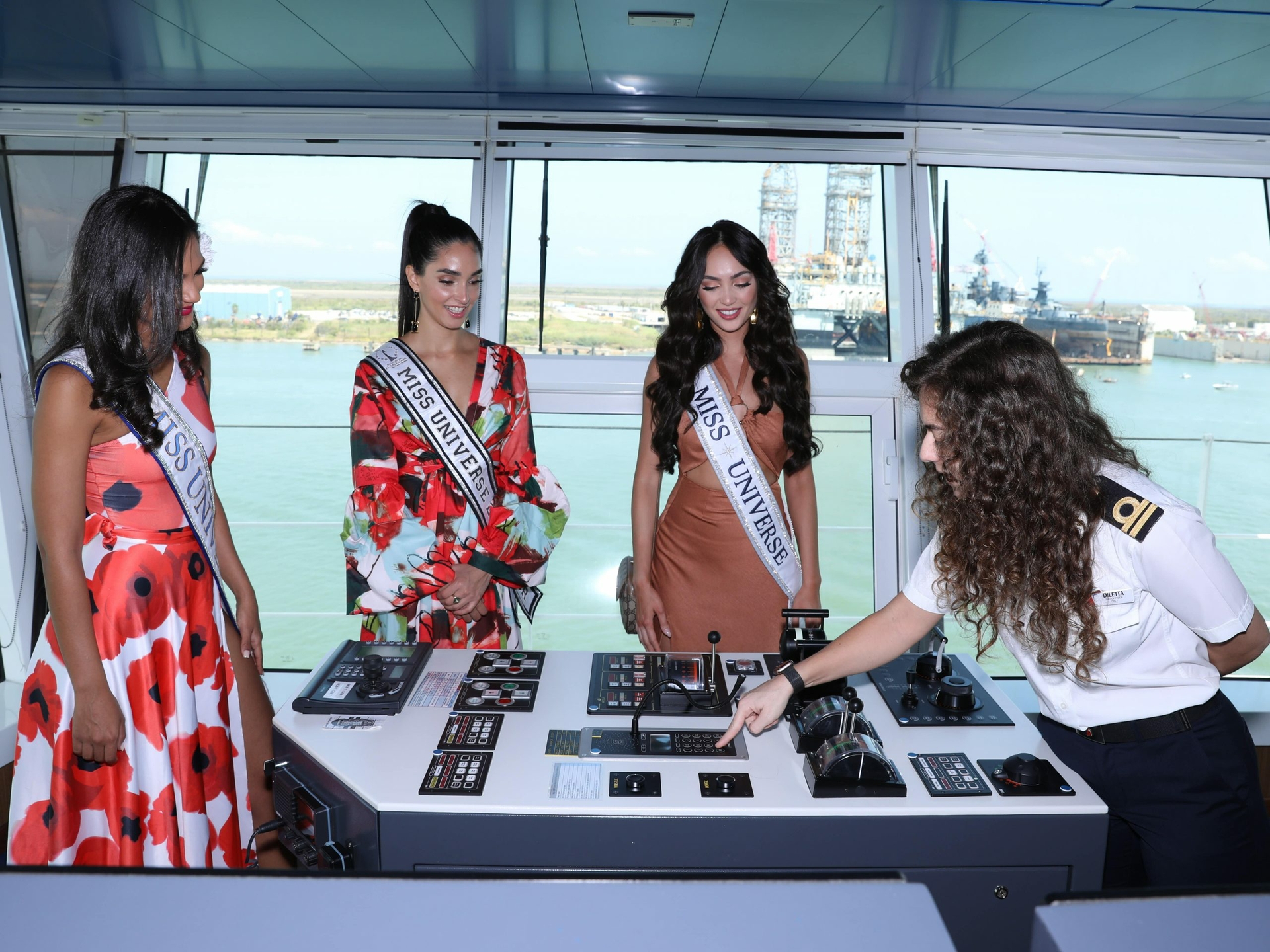 Second Officer Diletta Barbato introduces Miss Universe Titleholders to the bridge-min