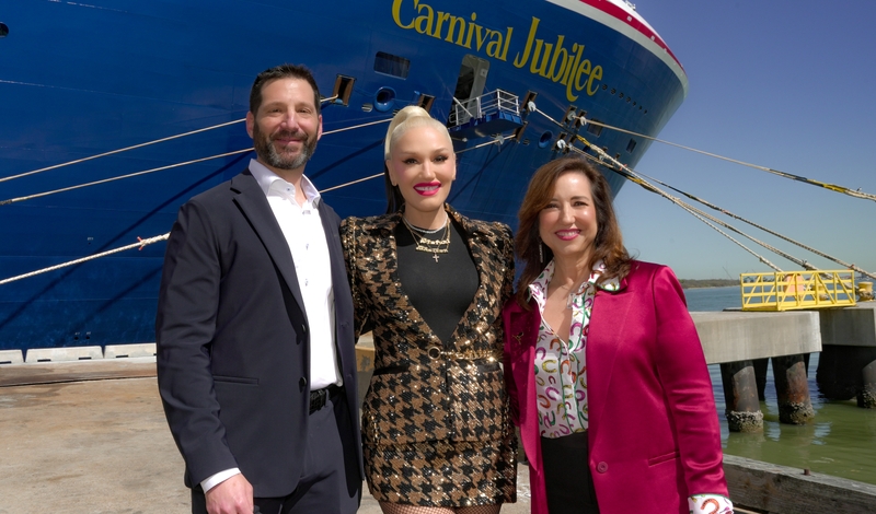 Gwen Stefani joins Christine Duffy and Josh Weinstein at the bow of Carnival Jubilee