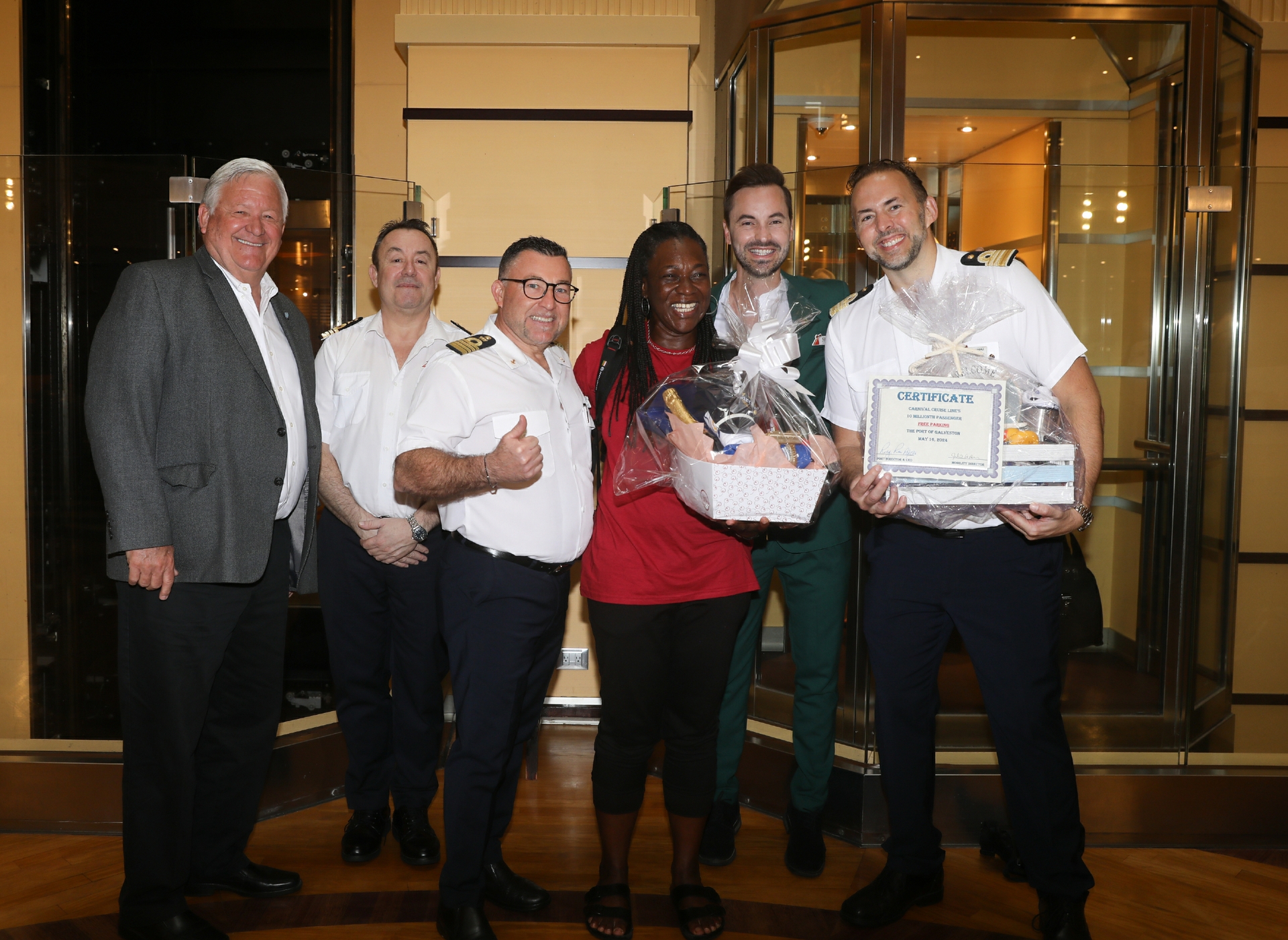 Port Director Rodger Rees joins Carnival Breeze team to celebrate milestone