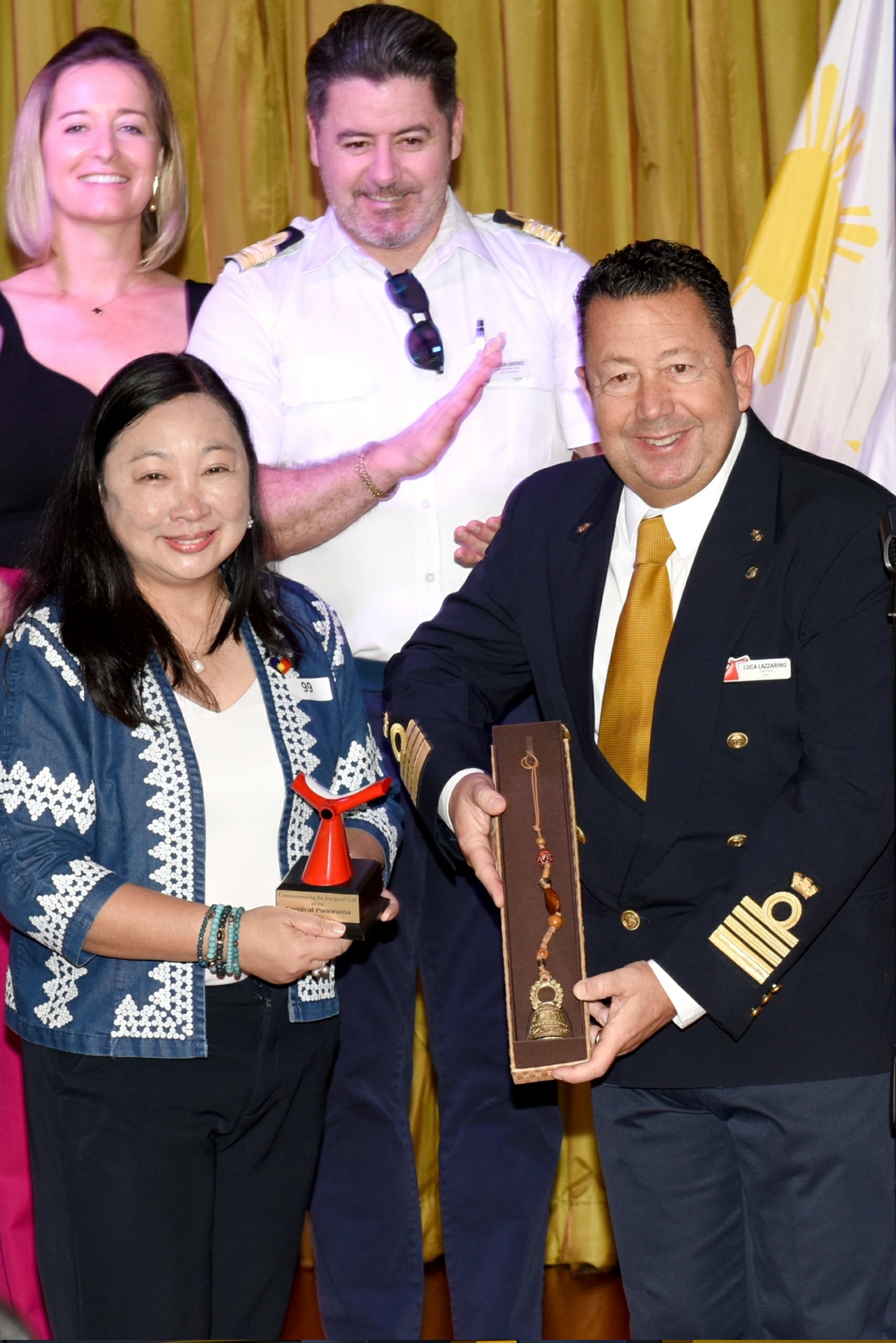 Traditional plaque exchange with Capt. Lucca Lazzarino marks Carnival Panorama's first visit to Manila