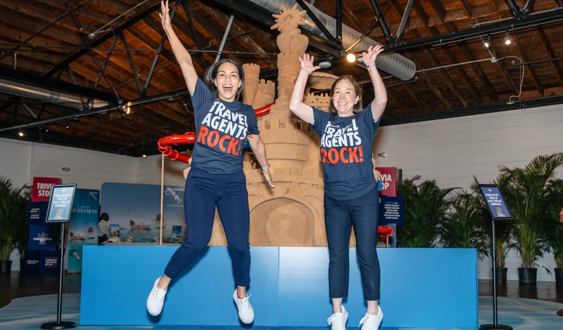 Carnival Cruise Line launches exciting WAVE promotion for travel agents as part of Travel Agents Rocks! program