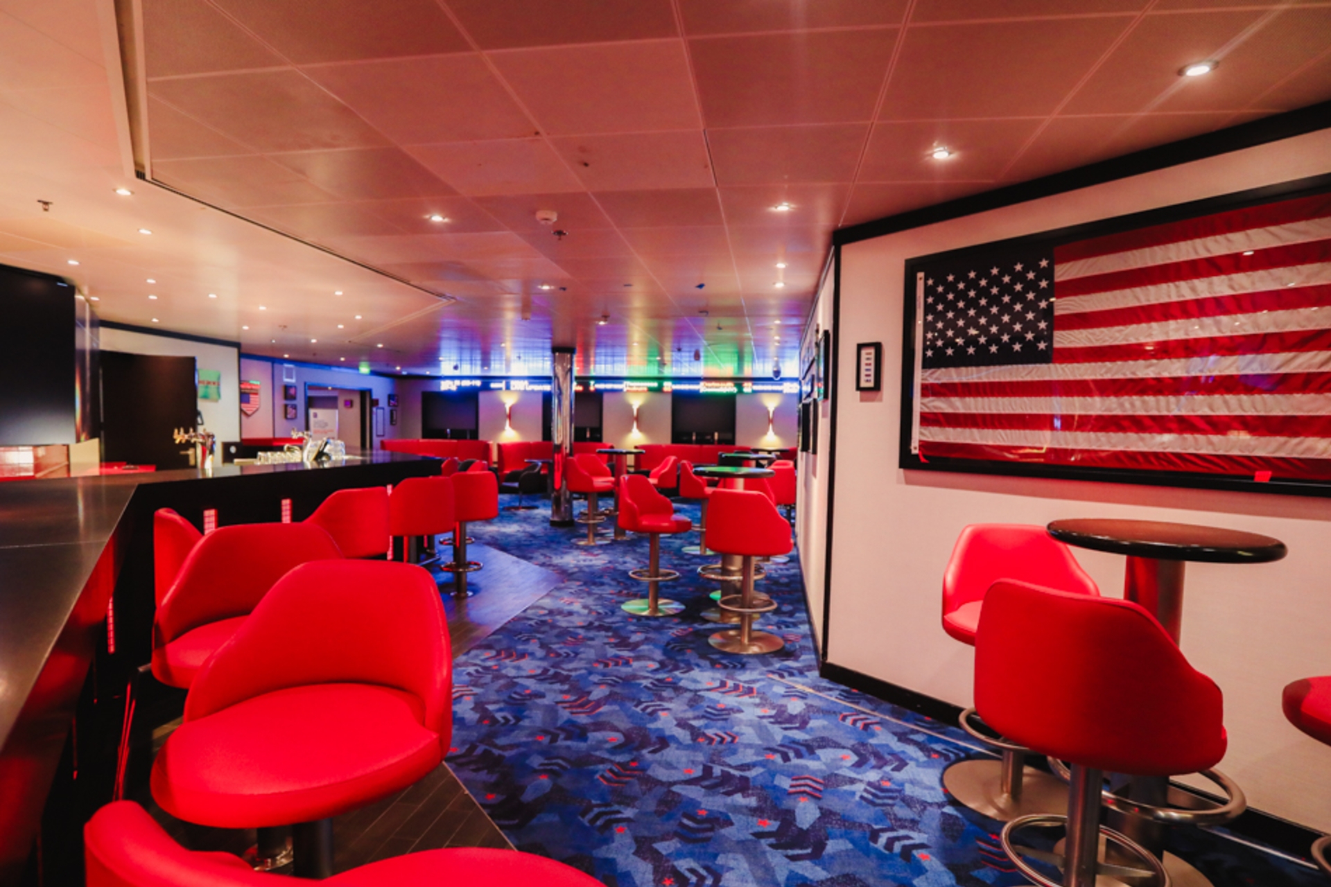 Heroes Tribute Bar and Lounge on Carnival Spirit