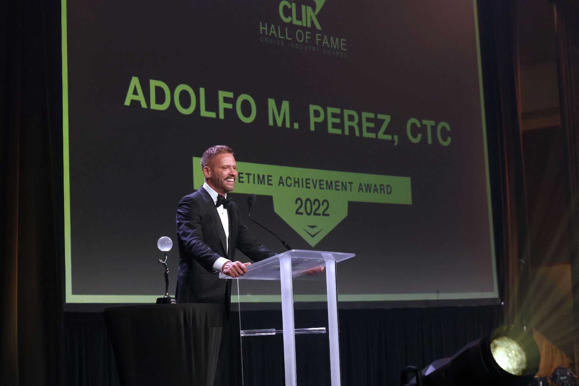 Adolfo Perez accepts CLIA Hall of Fame Lifetime Achievement Award