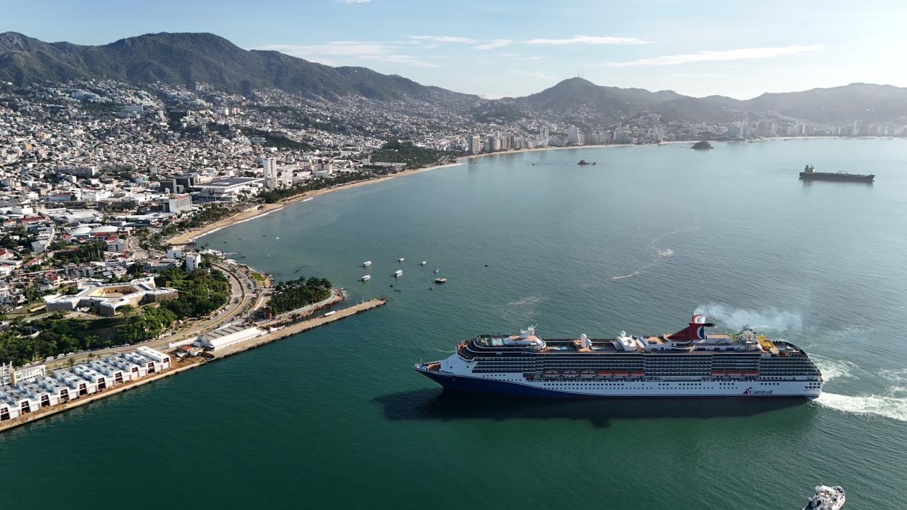 Carnival Legend arrives in Acapulco, Mexico for the first time in 15 years