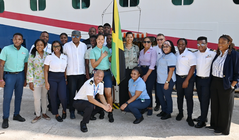 Carnival team members with Minister of Tourism Hon. Edmund Bartlett and Jamaica Tourism Cares Taskforce Member Joy Roberts