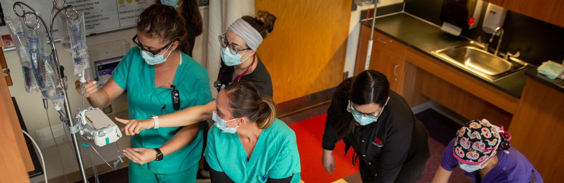 nurses-working-together