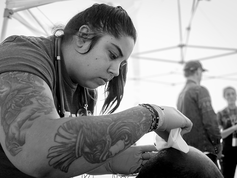 gallery-bw-street-medicine-7