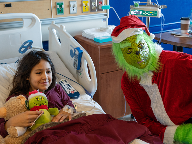grinch-and-girl-in-bed