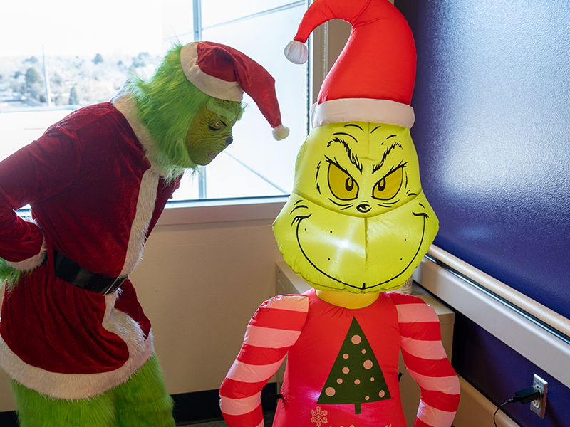 grinch-and-inflatable-grinch