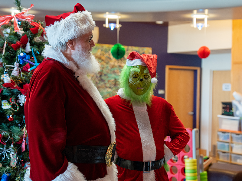 santa-and-grinch