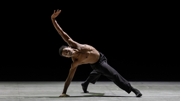AAADTs Shawn Cusseaux in Medhi Walerskis Blink of an Eye. Photo by Paul Kolnik_12