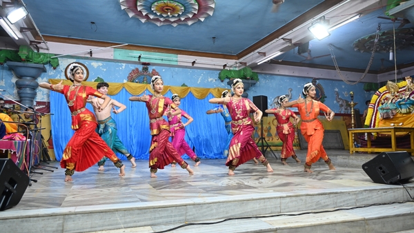 Shakti Dance Company_Photo by Vijay Shreedhar
