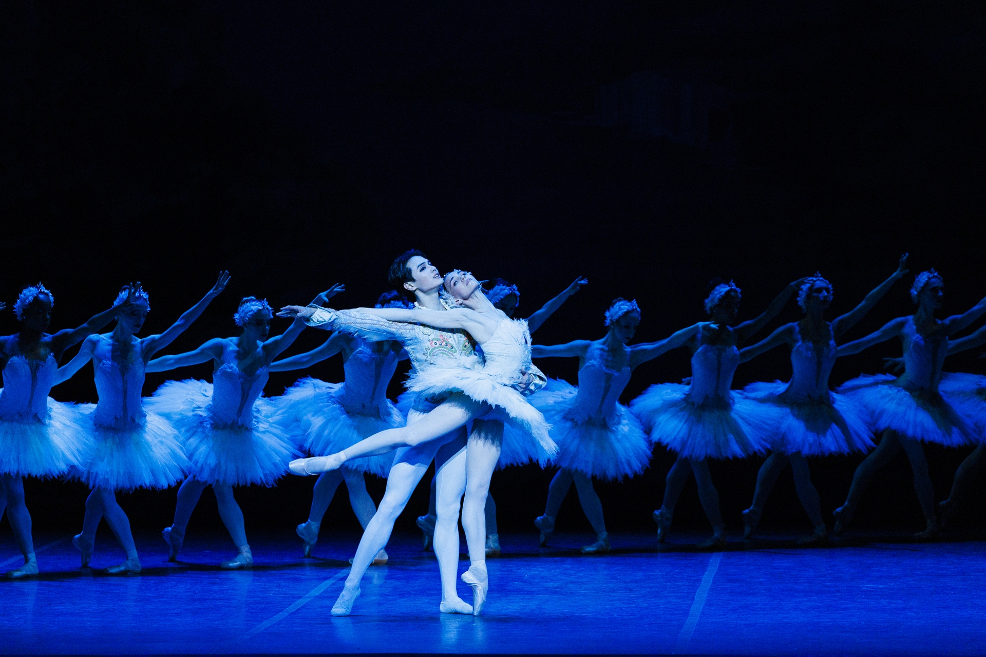 Viktorina Kapitonova and Sangmin Lee in Mikko Nissinen's Swan Lake photo by Theik Smith courtesy of Boston Ballet