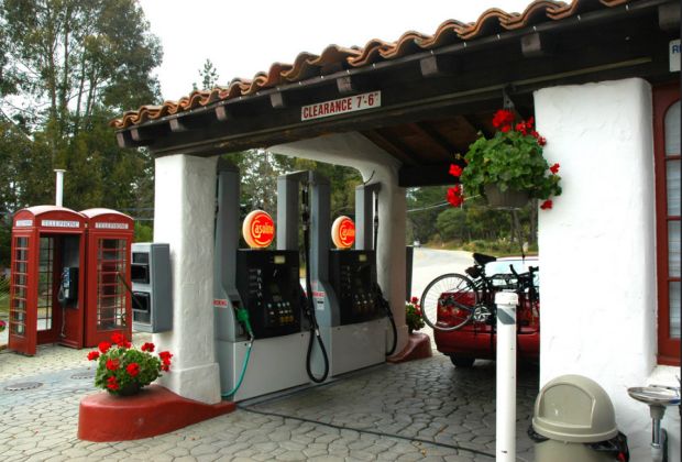 Picturesque gas station by Wonderlane
