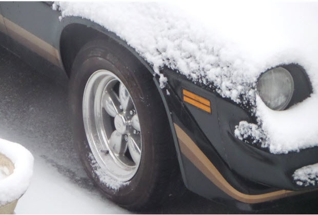 Tire in Snow by stradablog