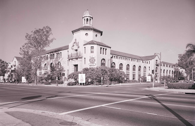 6760-B HQ EXTERIOR FROM ADAMS _ FIGUEROA MAY 1955 low res crop