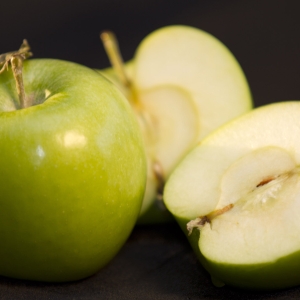 Apple - Granny Smith whole with half close up