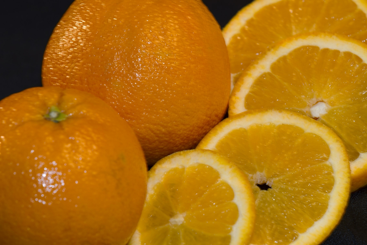 Oranges - close up on slices and whole