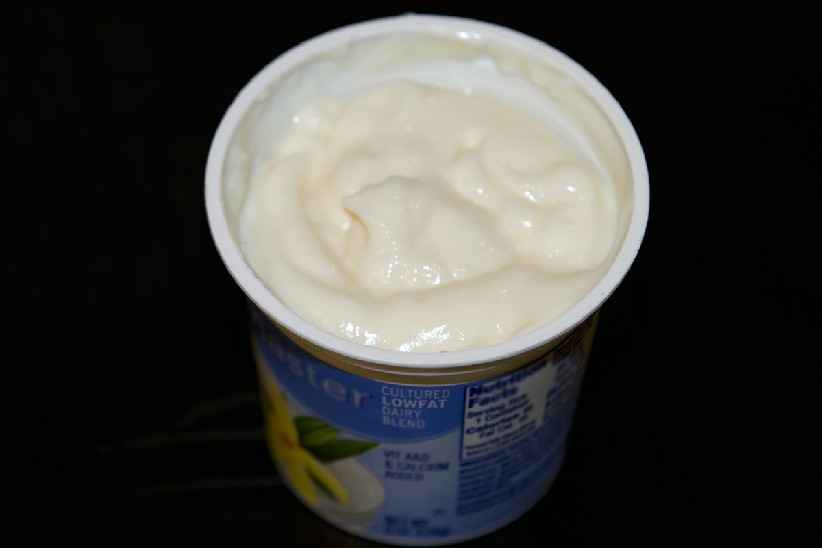 Yogurt LowFat plain in cup horizontal