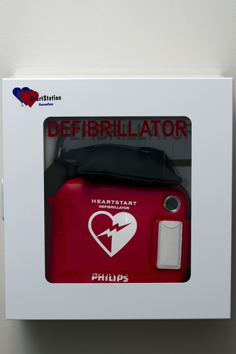AED - Wall mounted close up Vertical