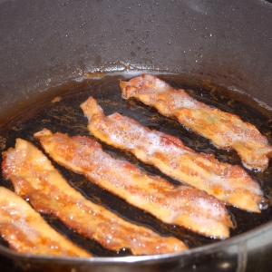 Bacon frying (2)