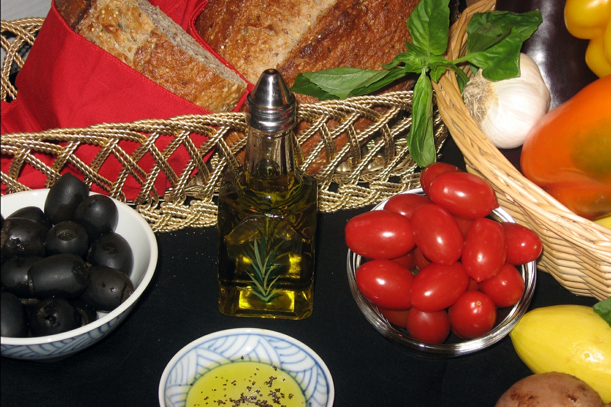 Mediterranean Diet -breads-oil-veggies