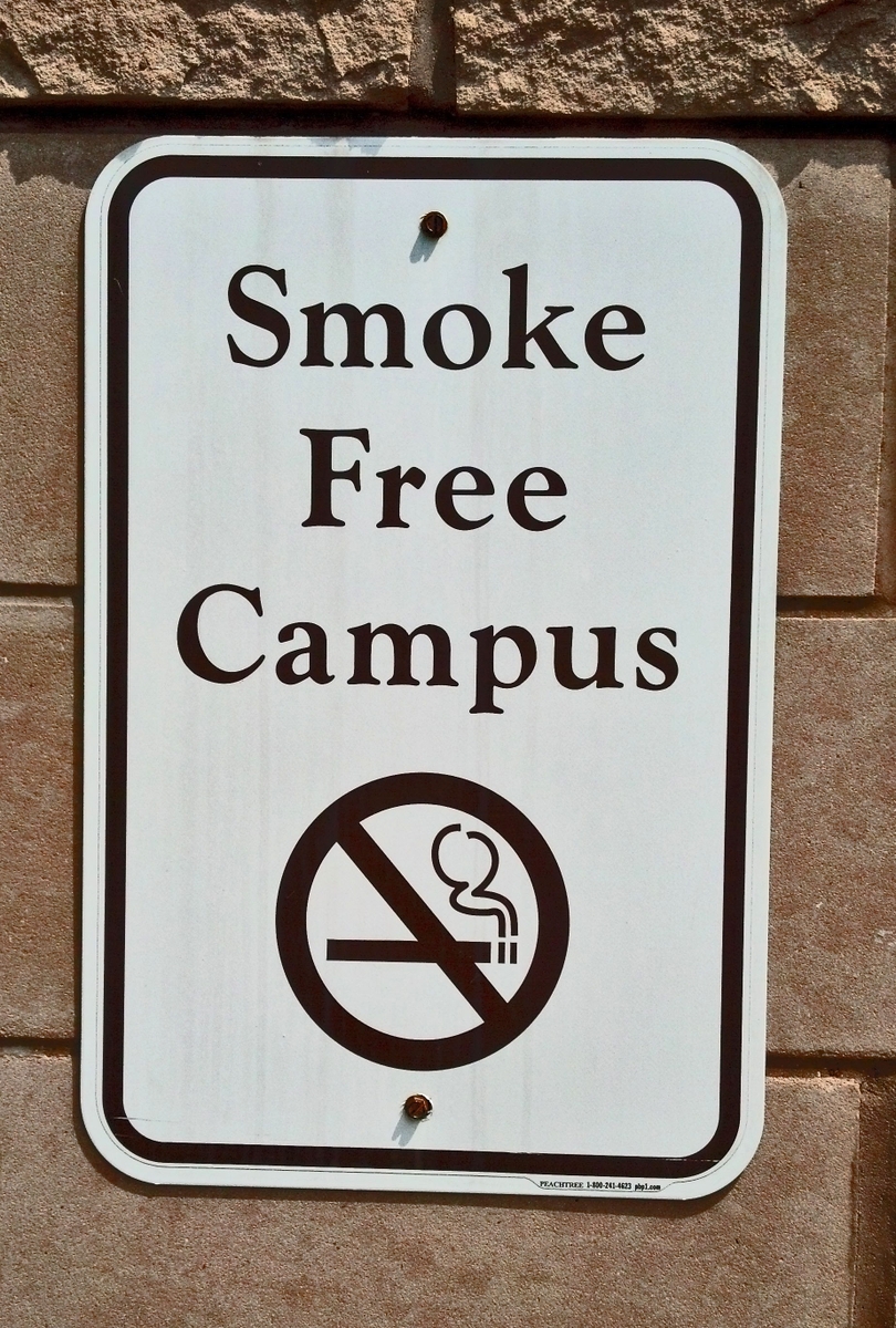 Smoke free campus sign
