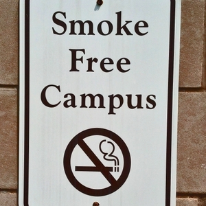Smoke free campus sign