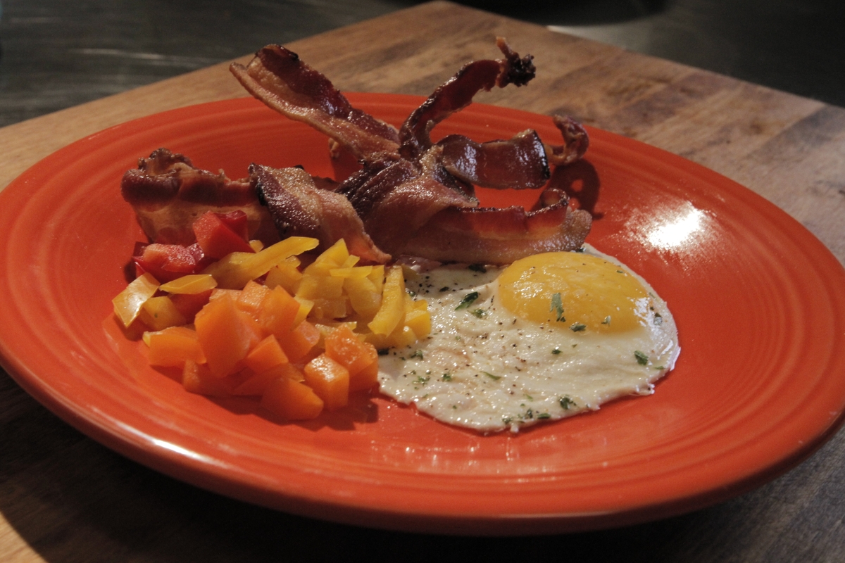 Breakfast plate - fried egg, bacon, peppers