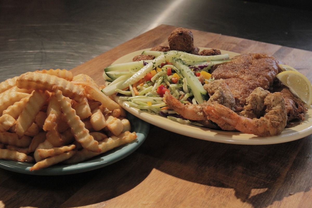 Shrimp (fried) dinner with fries