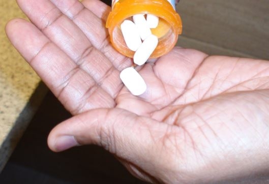 Opioids- pouring into hand